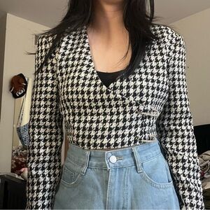 zara houndstooth tweed long sleeve v-neck crop top with safety pins small